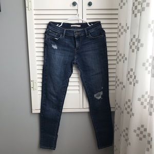 Levi’s Super Skinny 710 Distressed Jeans Size 29